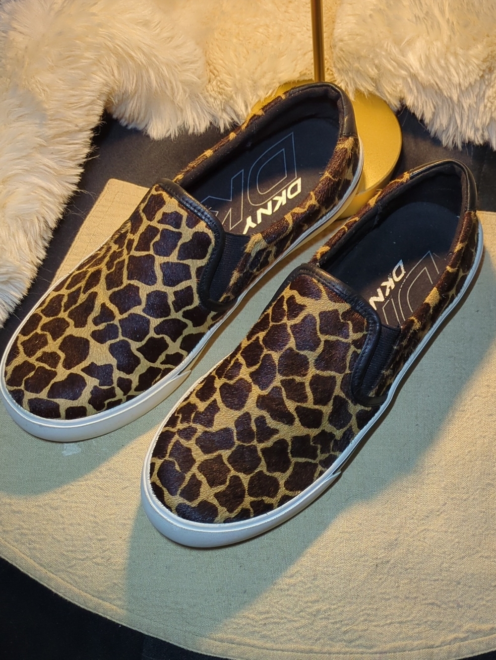 DKNY Women's Sable& Black Giraffe Print Slip On Sneakers Textured Calf Hair $75